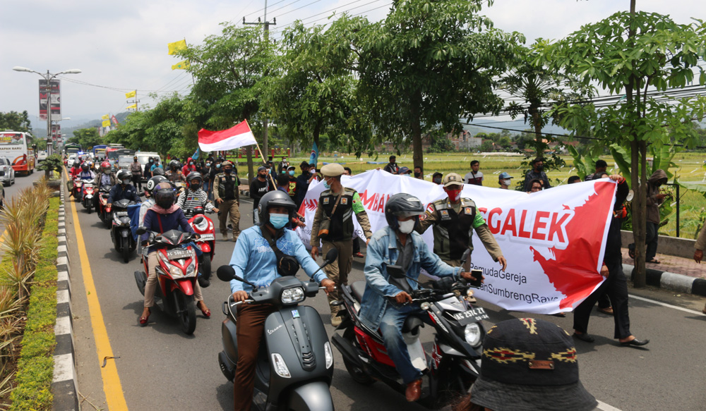 Aksi berbagai elemen masyarakat protes rencana tambang emas Trenggalek, 25 Oktober lalu. Foto: A.Asnawi/ Mongabay Indonesia