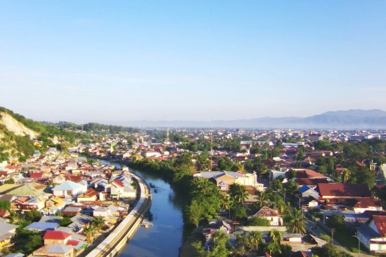 bentang alam Kota Gorontalo yang diambil dari udara. (Foto: Sarjan Lahay/Mongabay Indonesia)