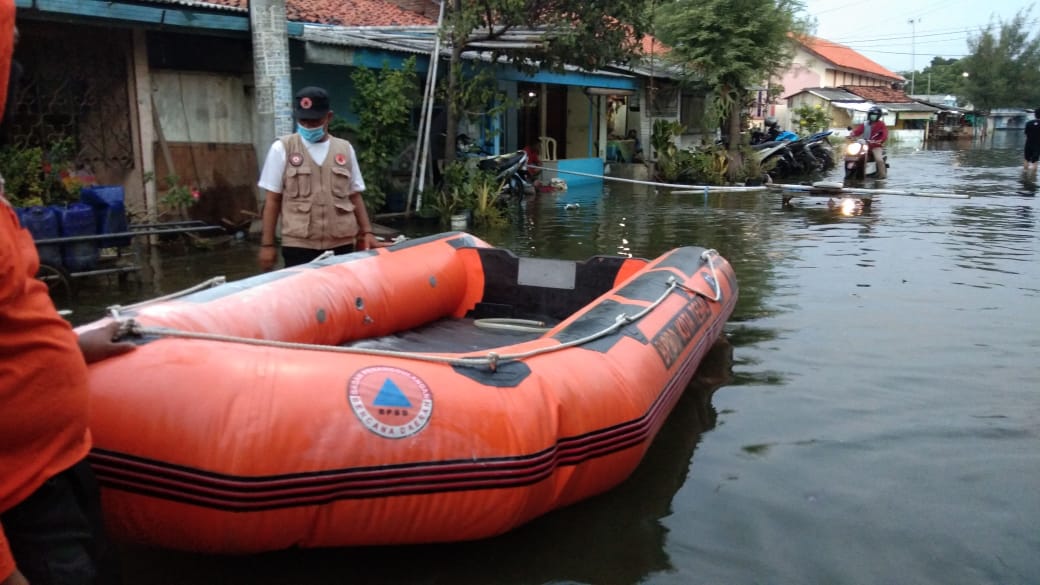 Banjir rob terjadi di Tegal. Foto: BNPB