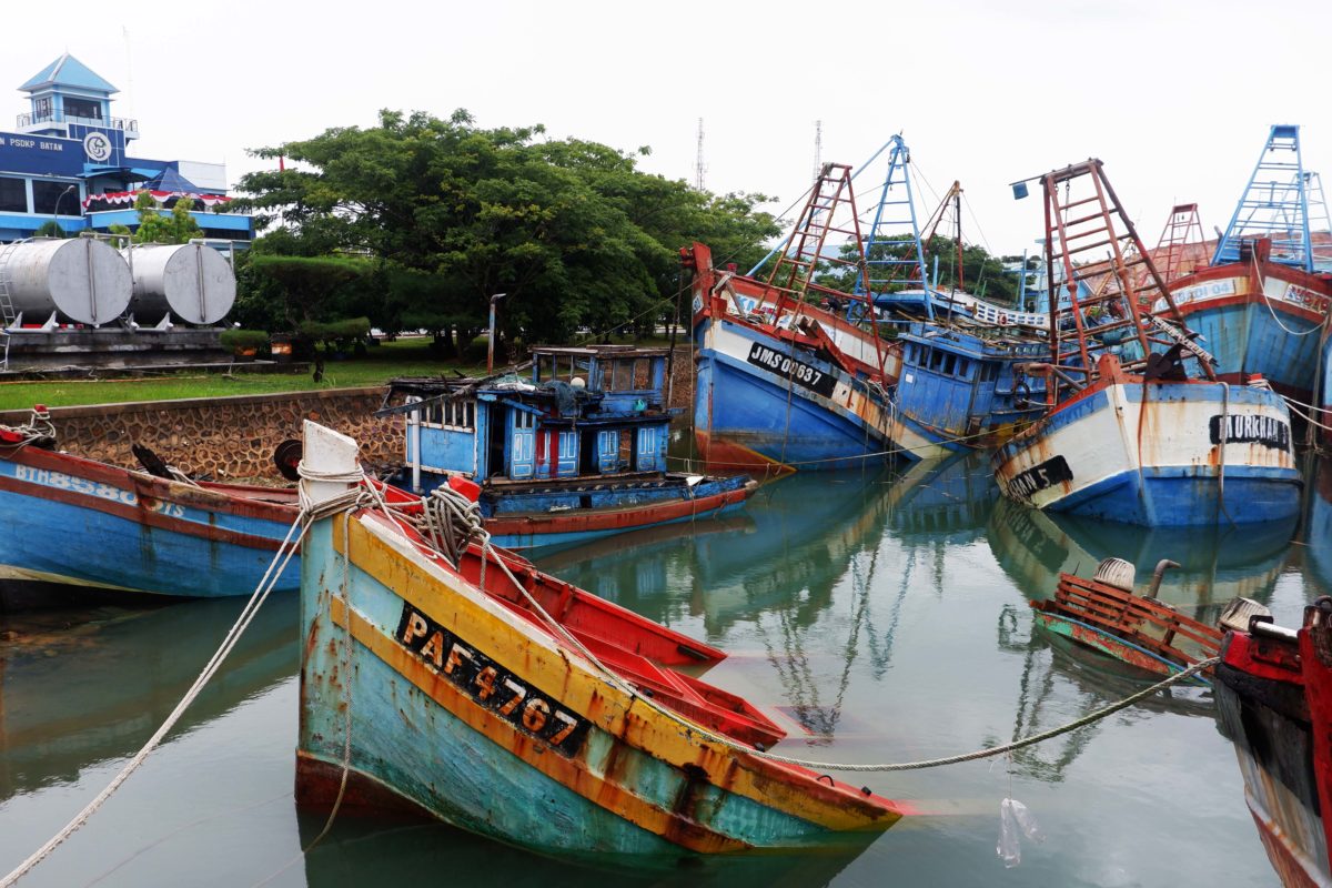 Kapal-kapal asing sitaan di Kota Batam, Kepulauan Riau. Foto: Yogi ES/ Mongabay Indonesia