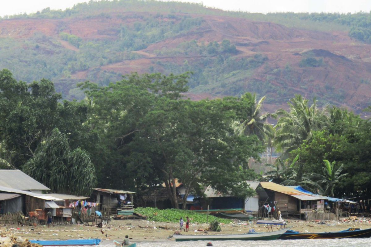 Pemukiman warga berdekatan dengan kawasan industri. Foto: Rabul Sawal/ Mongabay Indonesia