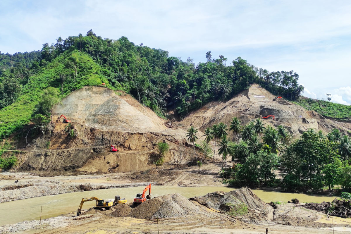 Pembangunan Bendungan Bolango Ulu di Kabupaten Bone Bolango, Gorontalo. Foto: Sarjan Lahay/ Mongabay Indonesia