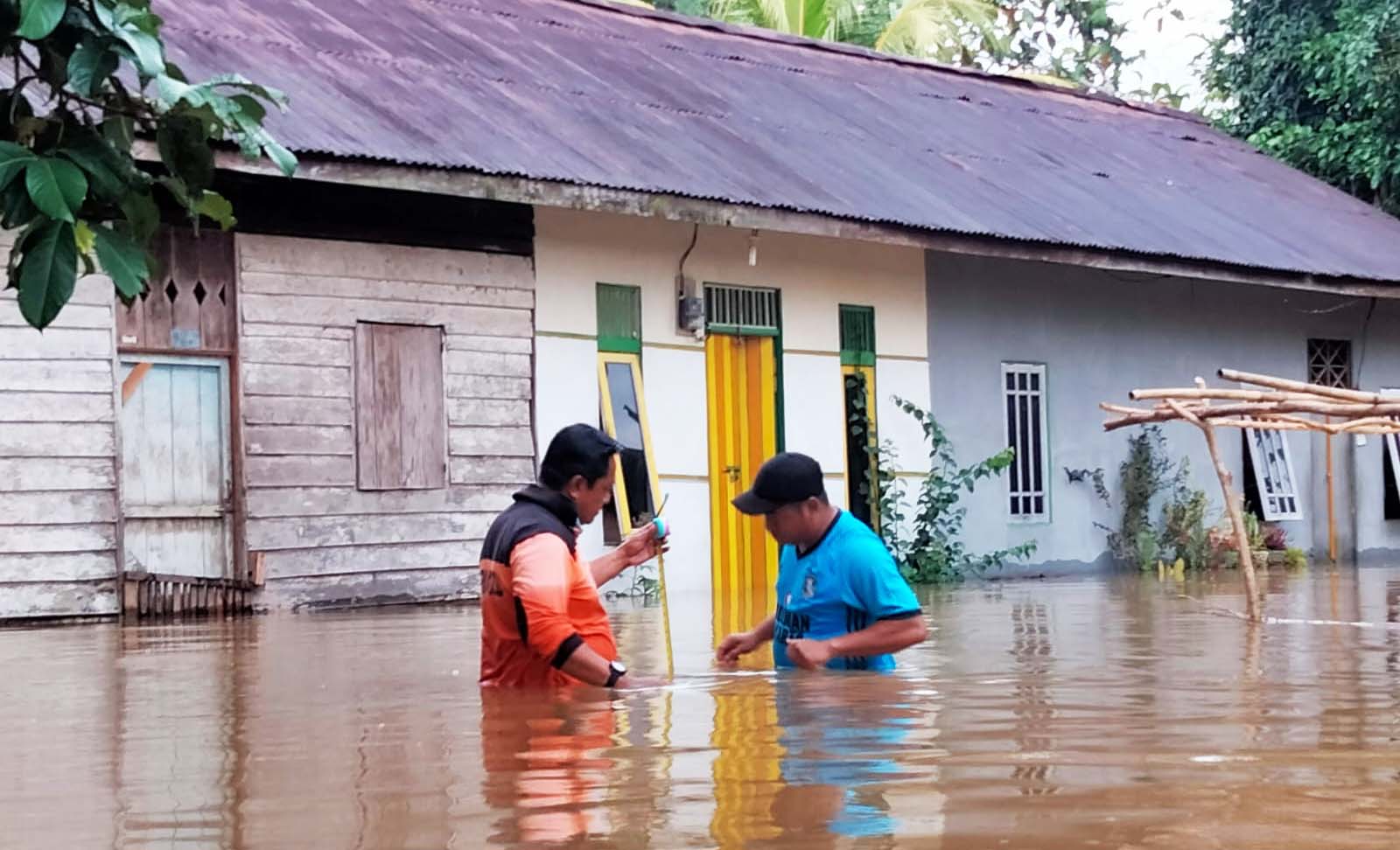 Bnjir yang terjadi di Ketapang, Kalimantan Barat, Febrari 2022. Bencana ekologis, seperti banjir, longsor dan lain-lain datang bertubi di Indonesia menandakan krisis lingkungan makin parah. Foto: BNPB