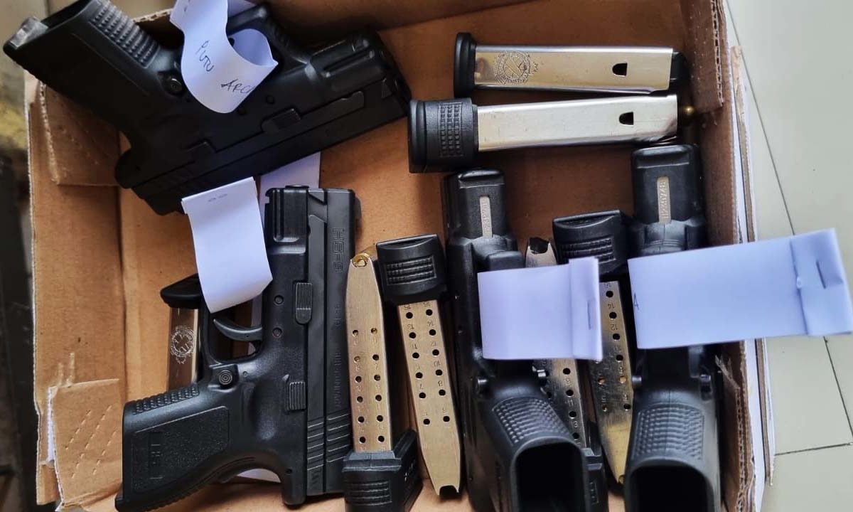 Senjata petugas yang dikumpulkan di Propam untuk uji balistik. Foto" Polda Sulteng