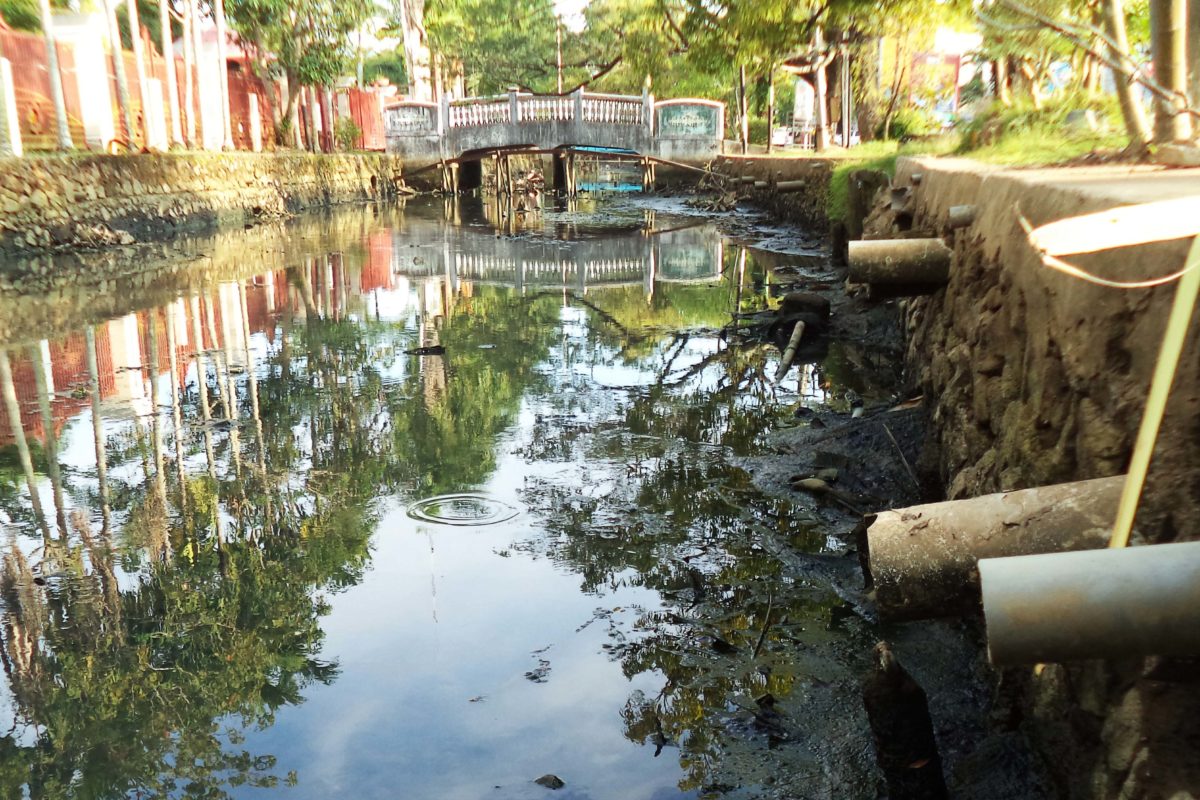 Sungai di Banjarmasin. Sungai di kota yang dikenal sebagai "Kota Seribu Sungai" ini kondisinya memprihatinkan. Pemerintah Banjarmasin mulai lakukan pemulihan sungai. Foto: M Rahim Azra/ Mongabay Indonesia