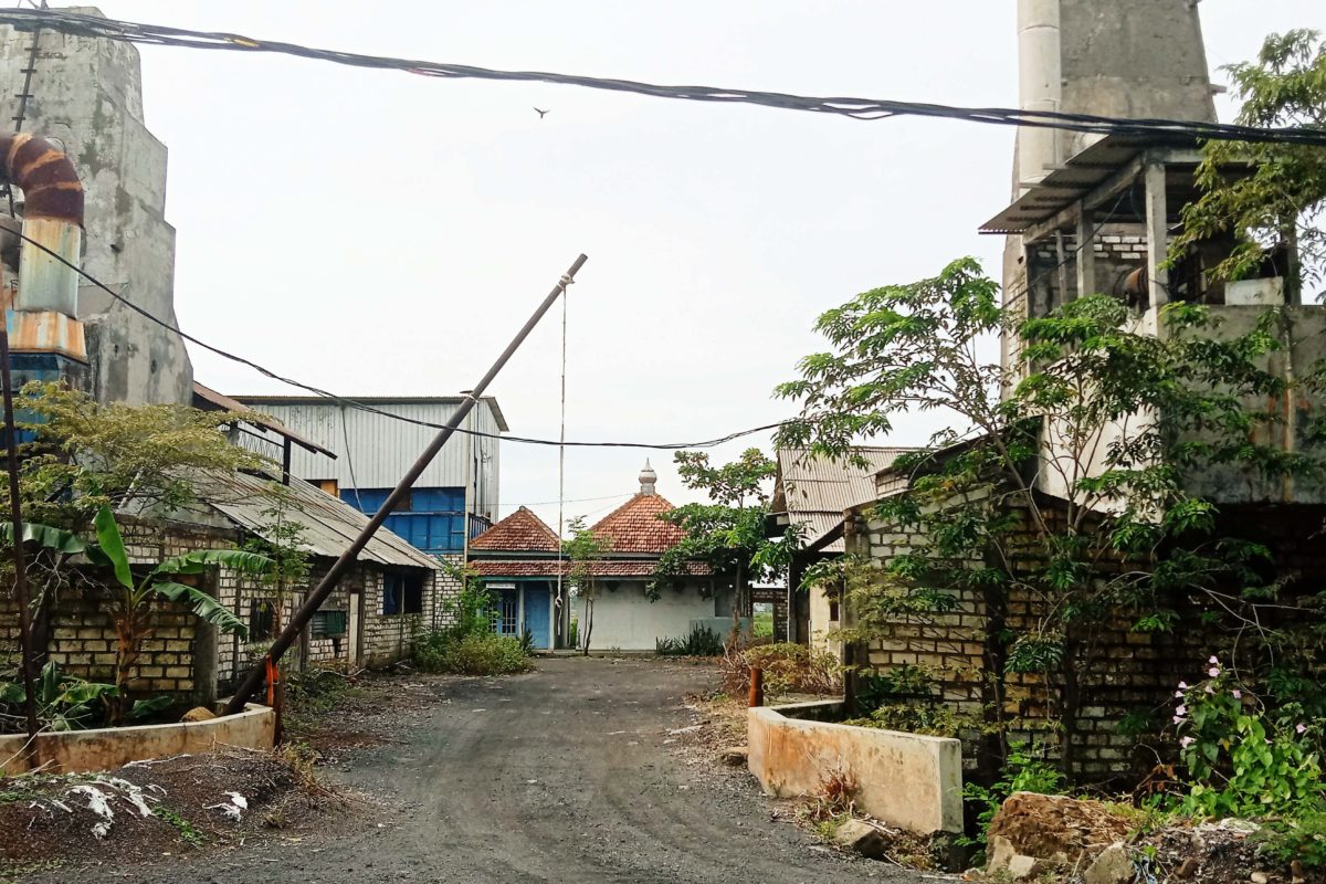 Kompleks peleburan aki bekas ilegal di Lamongan. Foto: A. Asnawi/ Mongabay Indonesia