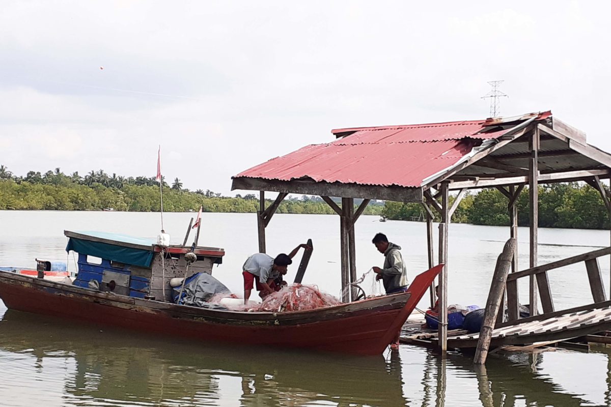 Nelayan Rupat tak mau ada tambang pasir di perairan tempat mereka tangkap ikan. Foto: Suryadi/ Mongabay Indonesia