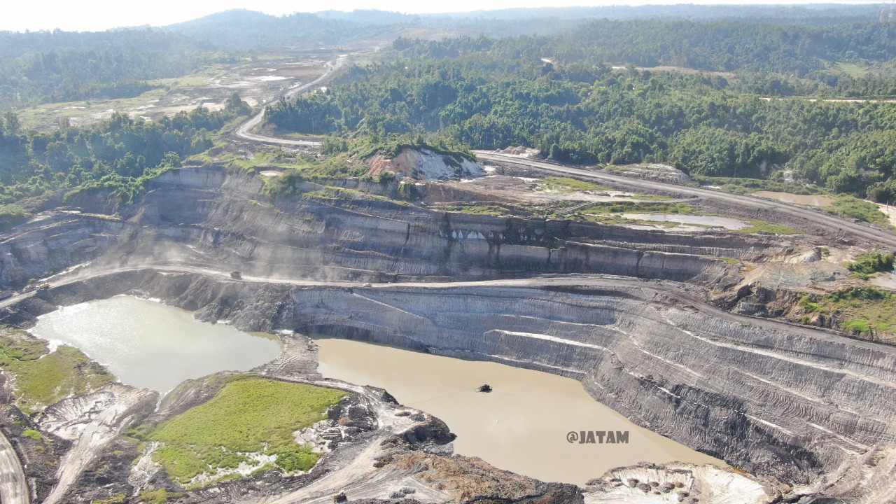 Tambang batubara di pulau kecil, Bunyu. Foto: Jatam