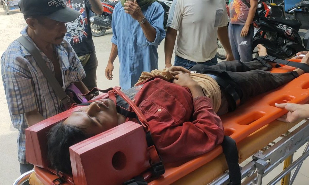 Warga Sibanggor Julu, yang keracunan operasi Sorik Marapi. Foto: Ayat S Karokaro/ Mongabay Indonesia
