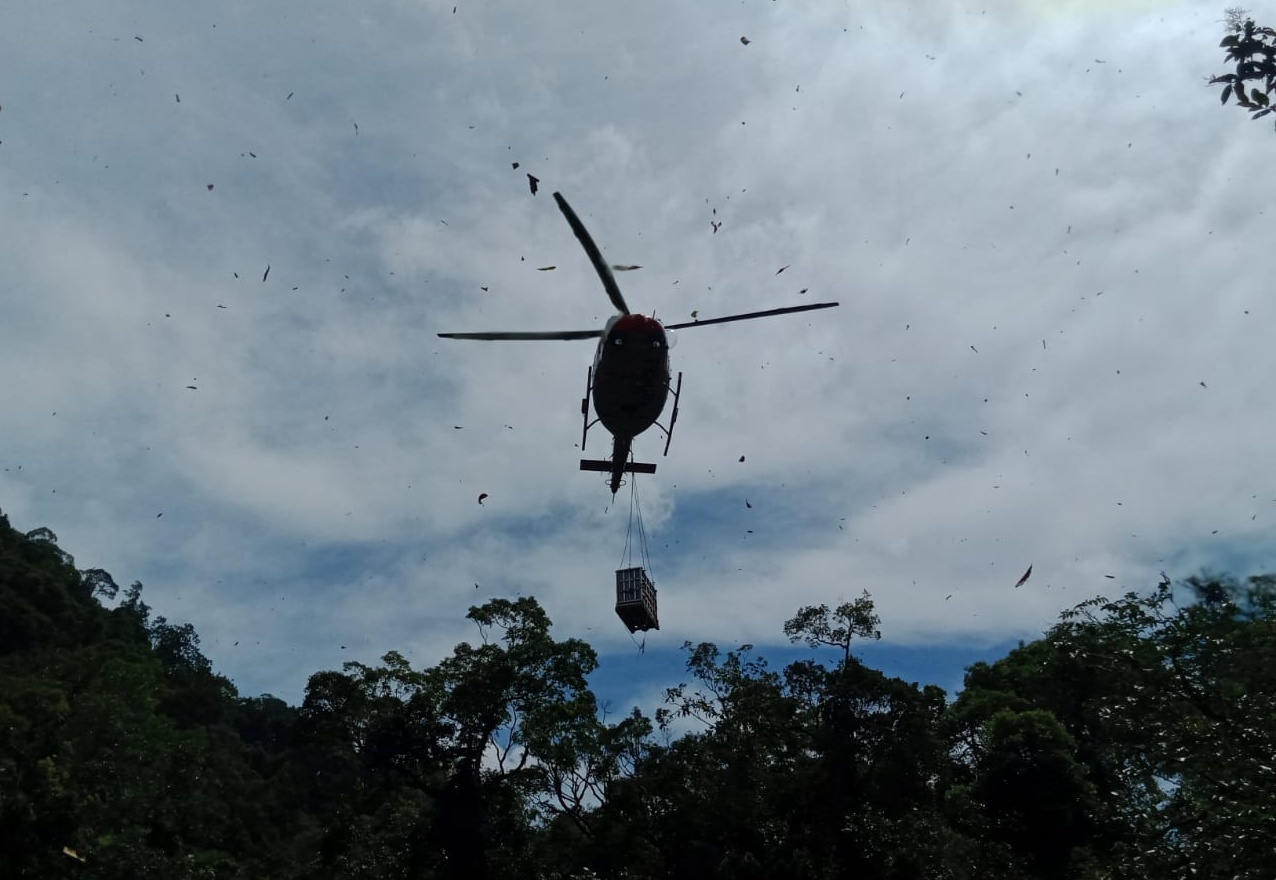 Helikopter yang membawa Citra dan Surya, saat akan rilis di TN Kerinci Seblat. Foto: BKSDA Jambi