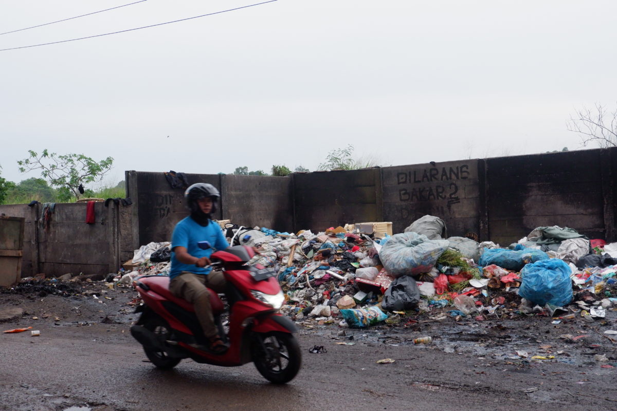 Sampah di Kota Batam. Foto: Yogi ES/ Mongabay Indonesia