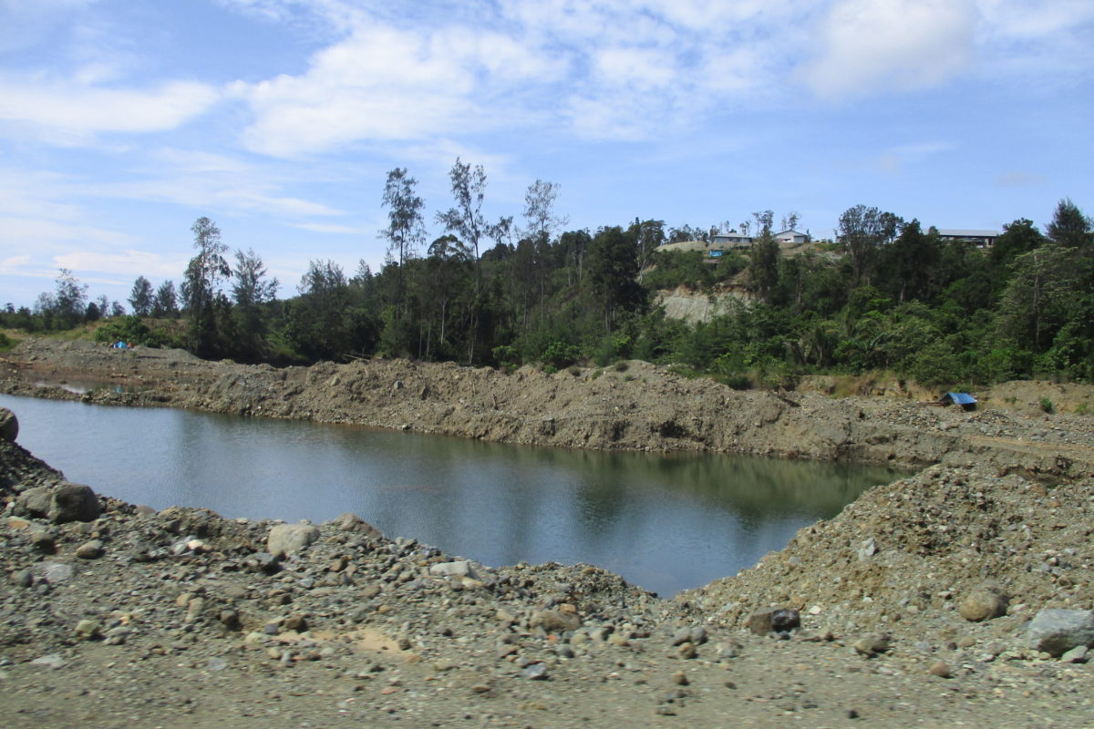 Sungai Wosea, yang sebagian ditutup perusahaan. Foto: Chris Belseran/ Mongabay Indonesia