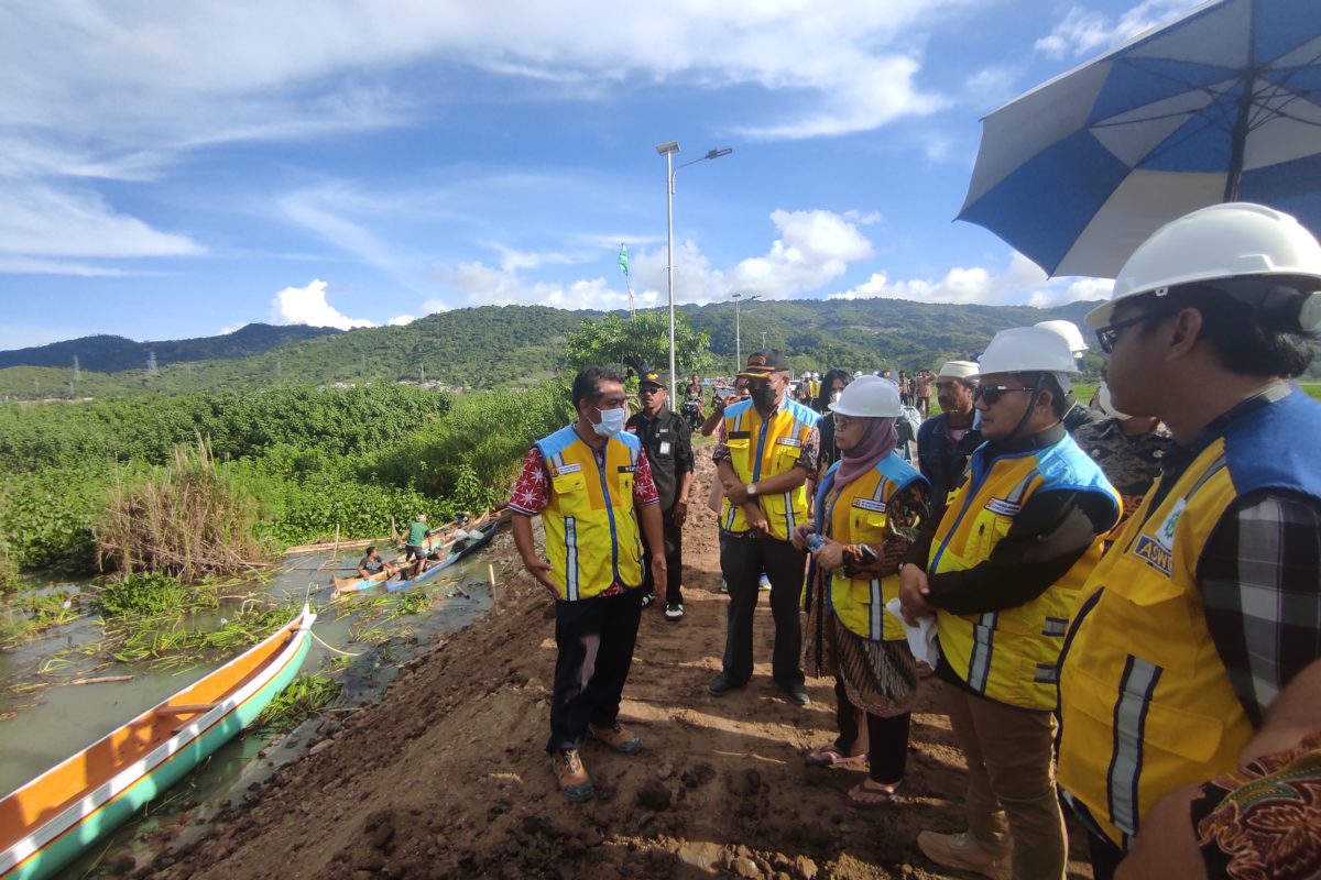 Kegiatan suvervisi KPK atas masalah penyelamatan Danau Limboto di Gorontalo. Foto: Sarjan Lahay/ Mongabay Indonesia