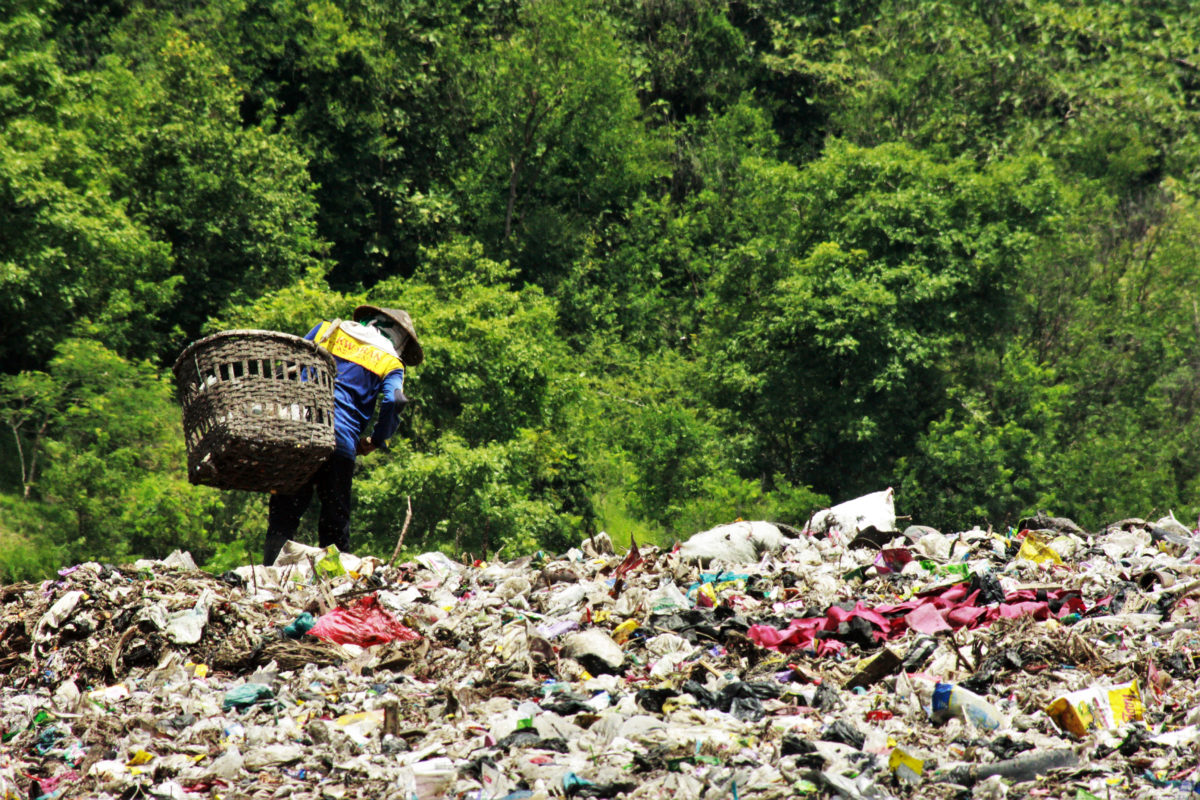 Sampah menumpuk di TPS Piyungan, Bantul. Foto: Nuswantoro/ Mongabay Indonesia