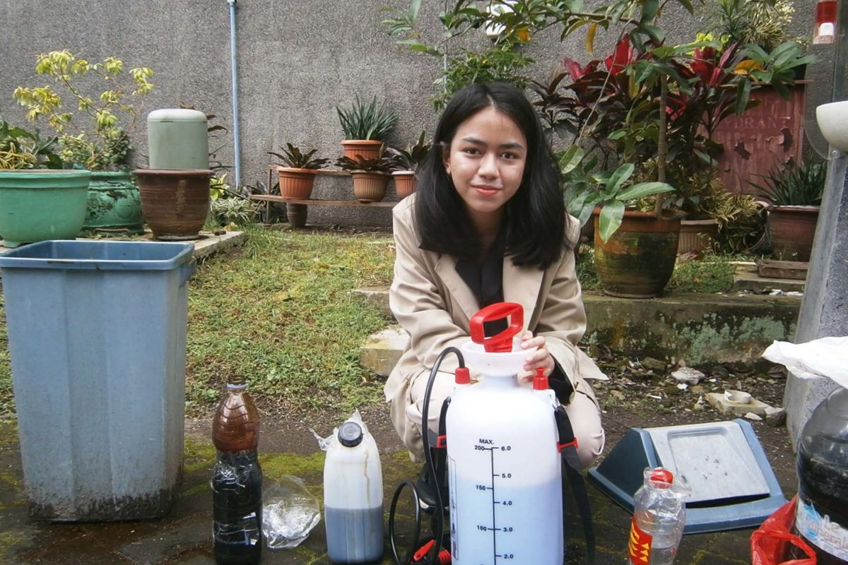 Rania, mahasiswa UGM yang temuan penghilang bau sampah. Foto: Nuswantoro/ Mongabay Indonesia