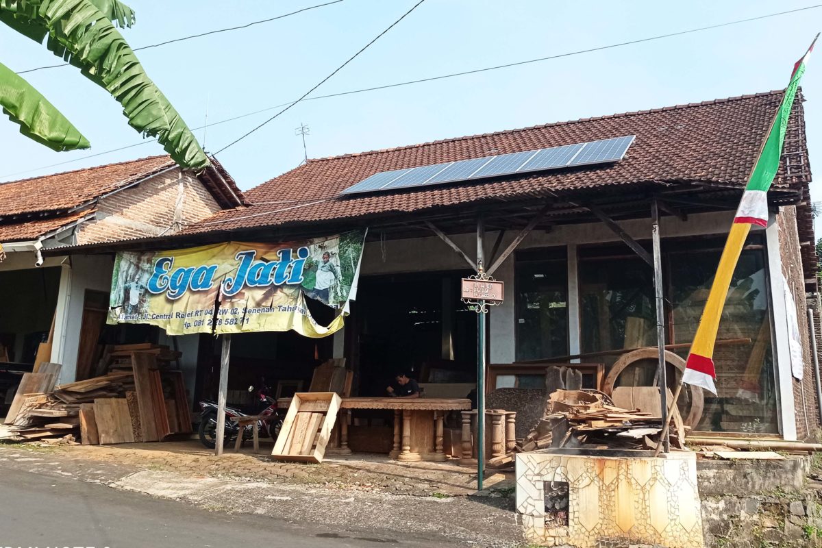 Kantor desa di Jateng pakai surya atap. Foto: Della Syahni/ Mongabay Indonesia