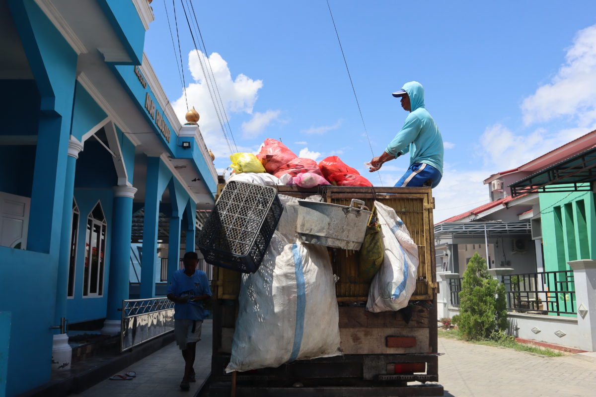 Sampah di Gorontalo yang sudah dipilah siap didaur ulang. Foto: Sarjan Lahay/ Mongabay Indonesia