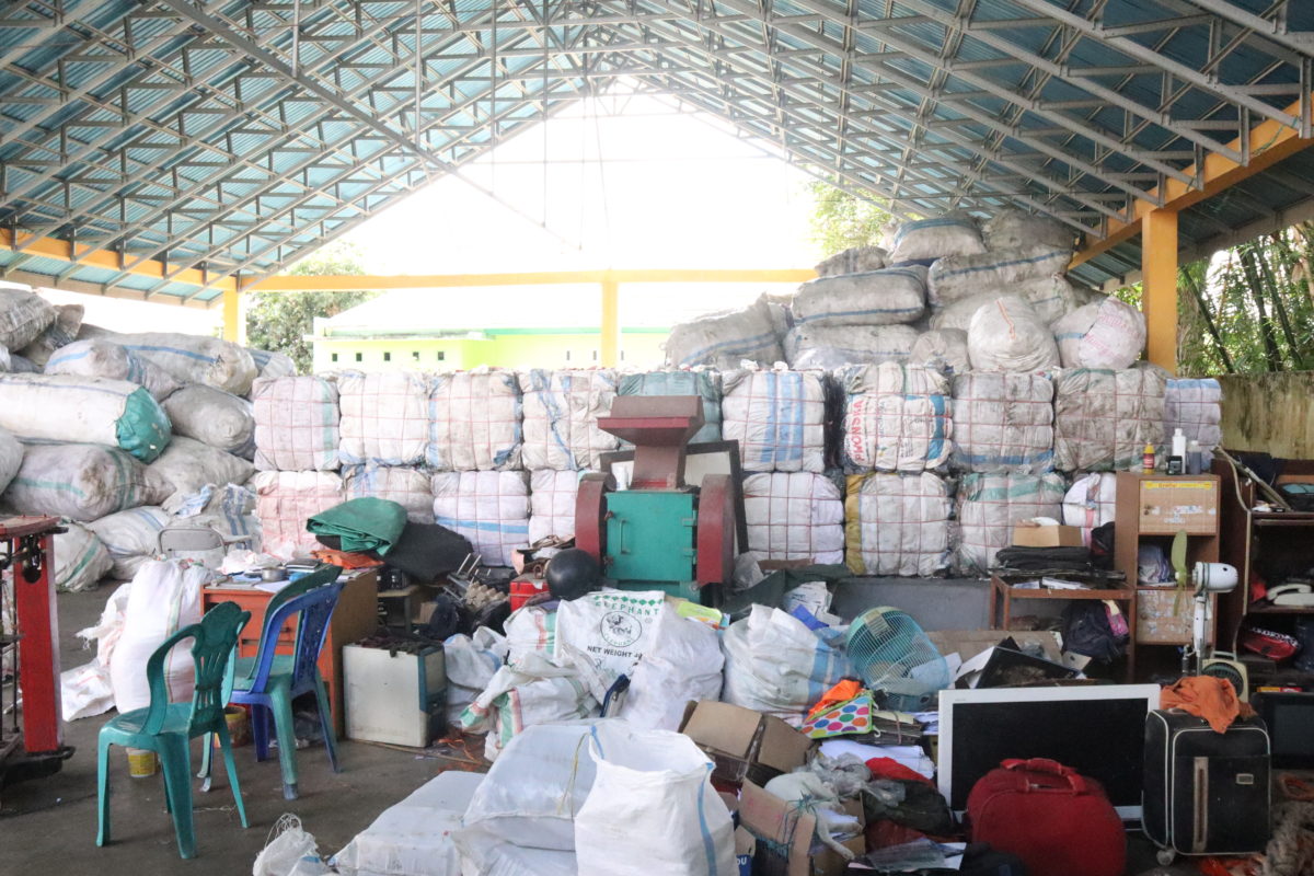Sampah-sampah sudah terpilah di Kota Gorontalo. Foto: Sarjan Lahay/ Mongabay Indonesia