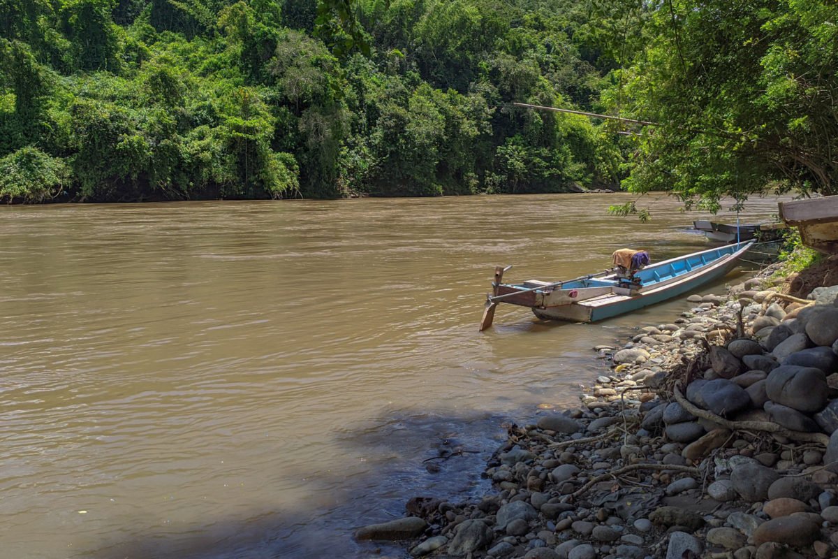 Sungai Karama, yang digunakan warga untuk berbagai keperluan ini akan dibendung untuk keperluan PLTA. Foto: Agus Mawan/ Mongabay Indonesia