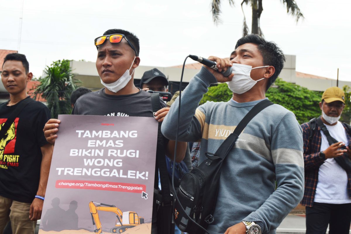 Aksi warga Trenggalek di Jakarta. Foto: Rabul Sawal/ Mongabay Indonesia
