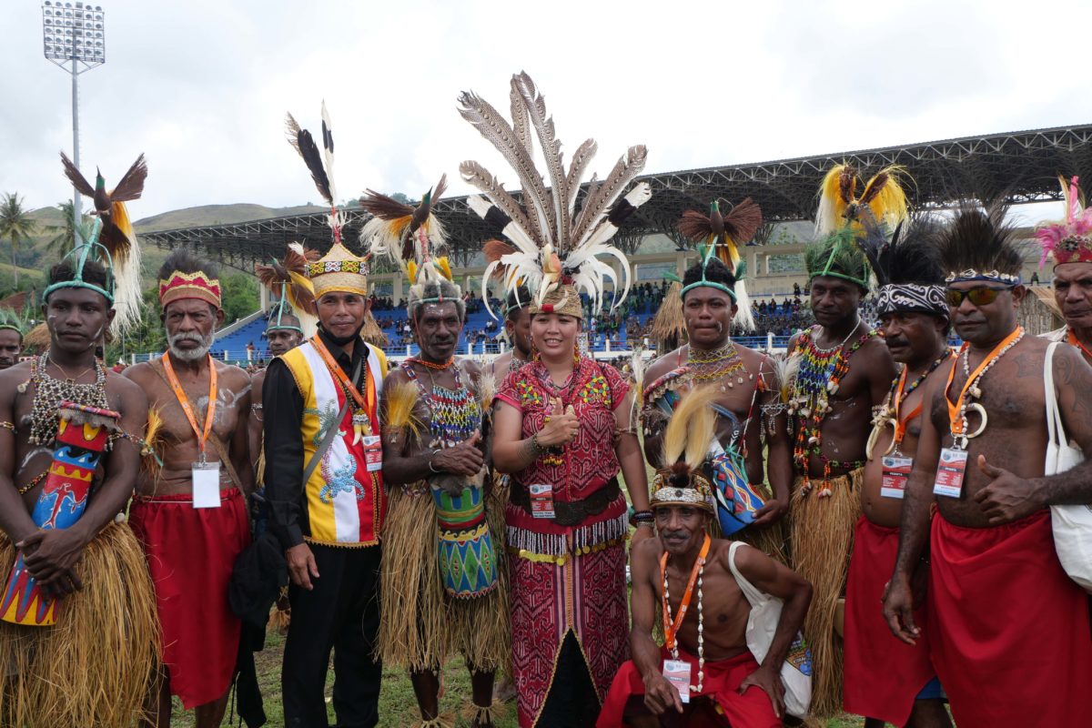 Masyarakat adat dari berbagai daerah berkumpul di KMAN VI di Jayapura. Foto: Asrida Elisabeth/ Mongabay Indonesia
