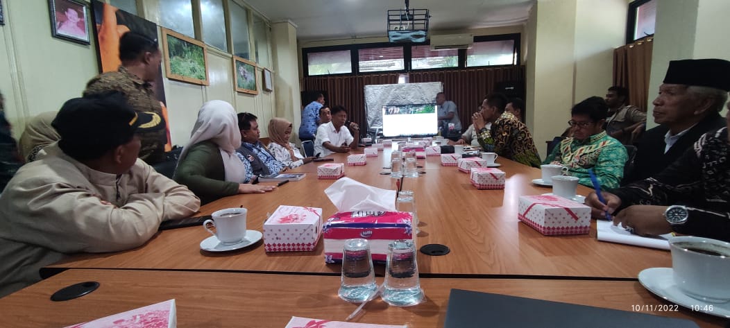Rapat koordinsi di kantor BKSDA Yyang dihadiri ahli dari berbagai bidang. Foto: Vinolia/ Mongabay indonesia