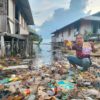 Sampah di perairan Kota Sorong. Foto: Tim ESN
