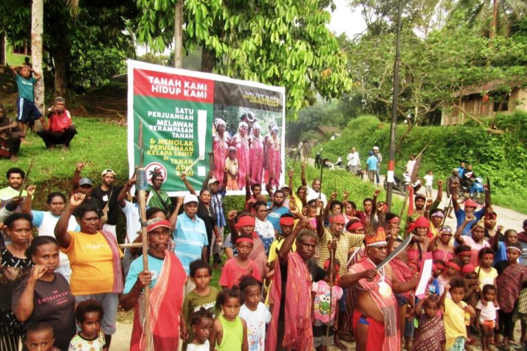 Aksi Masyarakat Adat di sorong Selatan, tolak sawit. Foto: Yayasan Pusaka