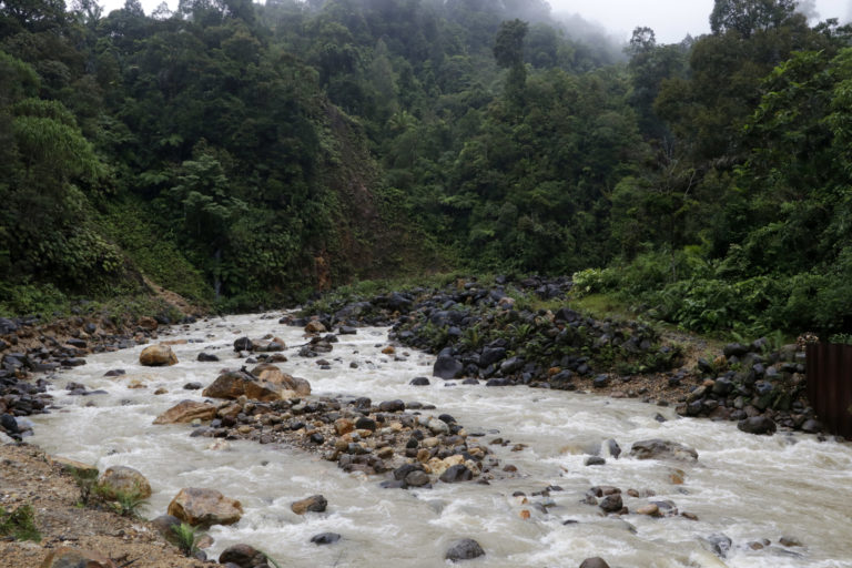 Anak sungai yang bermuara di Sungai Batang Toru. yang jadi sumber air PLTA. Foto: Junaidi Hanafiah/ Mongabay Indonesia