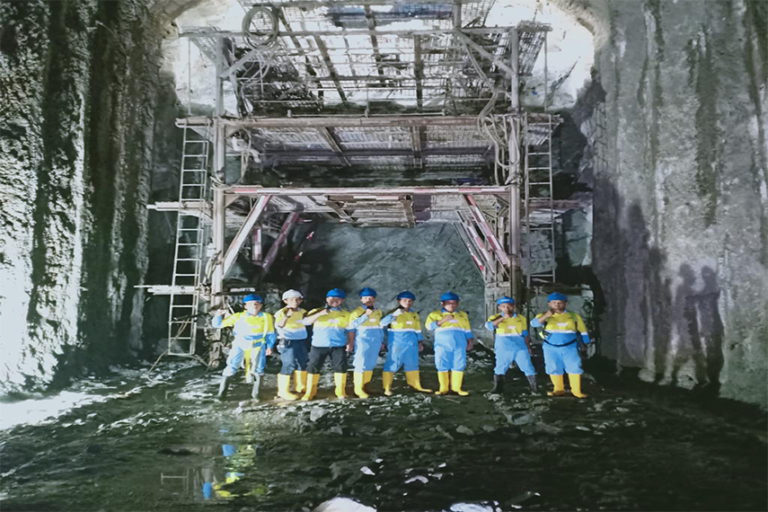 Terowongan bawah tanah yang dibangun oleh PT Dahana di Batang Toru untuk kepentingan PLTA. Foto: Website Kementerian BUMN