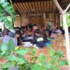 Pembelajaran di Kampoeng Batara pun memakai konsep bermain sembari memberikan pengetahuan soal alam, konservasi dan budaya lokal. Foto: Gafur Abdullah/ Mongabay Indonesia