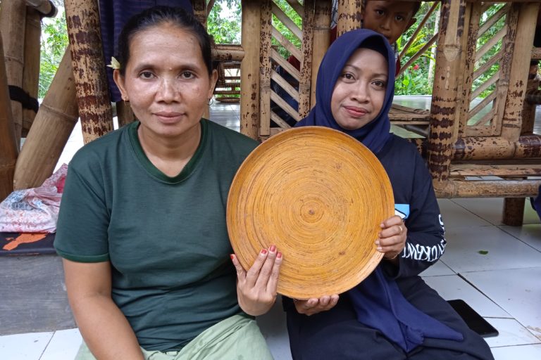 Kerajinan bambu warga Papring. Foto: Gafur Abdullah/ Mongabay Indonesia