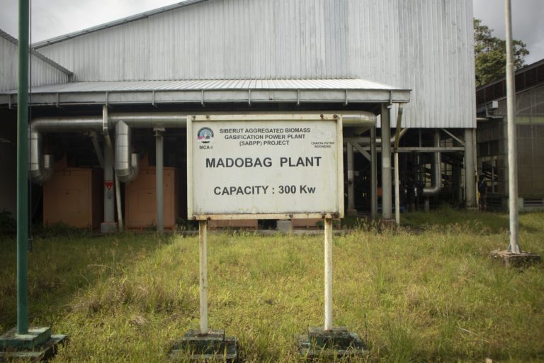 Pembangkit biomassa di madobag, Mentawai, kini tak beroperasi lagi. Foto: Jaka HB/ Mongabay Indonesia