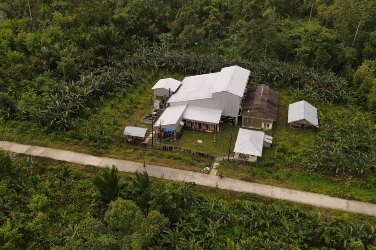Penampakan Pembangkit Biopmassa Madobag di Mentawai, yang kini tak beroperasi lagi. Foto: Jaka HB/ Mongabay Indonesia
