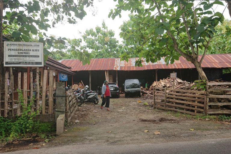  Penggergajian kayu milik Koperasi Wana Manunggal Lestari Gunungkidul. Foto: Nuswantoro/ Mongabay Indonesia