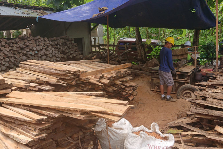 Tumpukan kayu olahan di Koperasi Wana Manunggal Lestari Gunungkidul.jpg