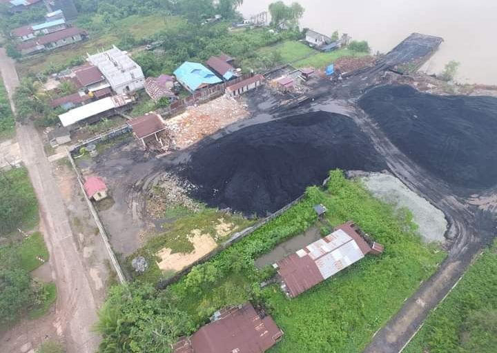 Aktivitas tambang batubara diduga ilegal di Sanga Sanga, Muara pada 2022. Foto: Abdallah Naem/ Mongabay Indonesia