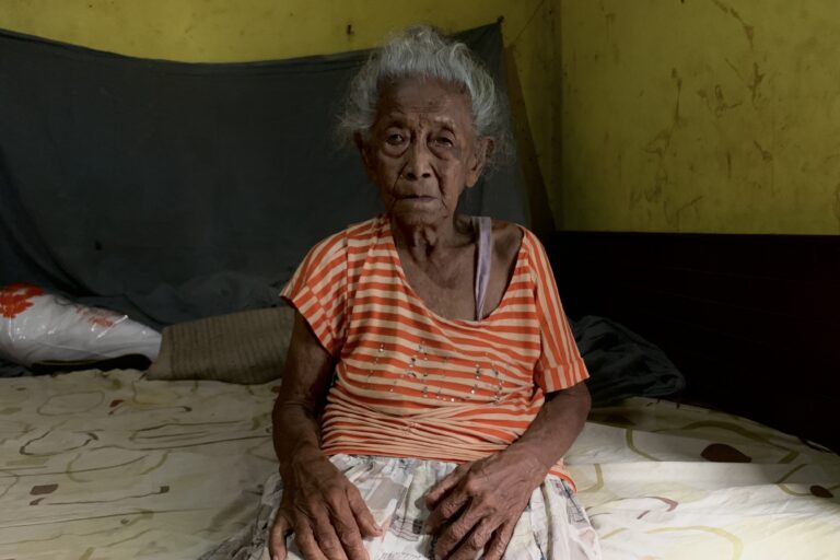 Hafsah, usianya kini 90 tahun. Sepuluh tahun anak-anaknya berjuang menuntut keadilan untuknya.
