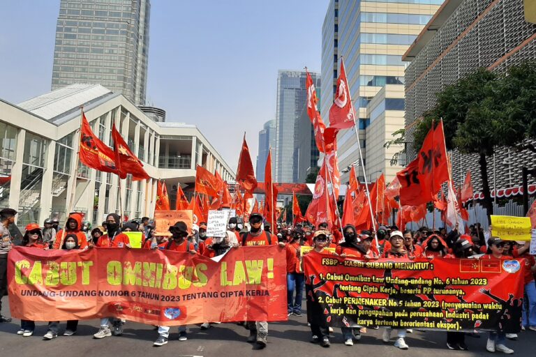 Ribuan peserta aksi mereka dalam demonstrasi yang berlangsung di Jakarta, Kamis_Foto Themmy Doaly